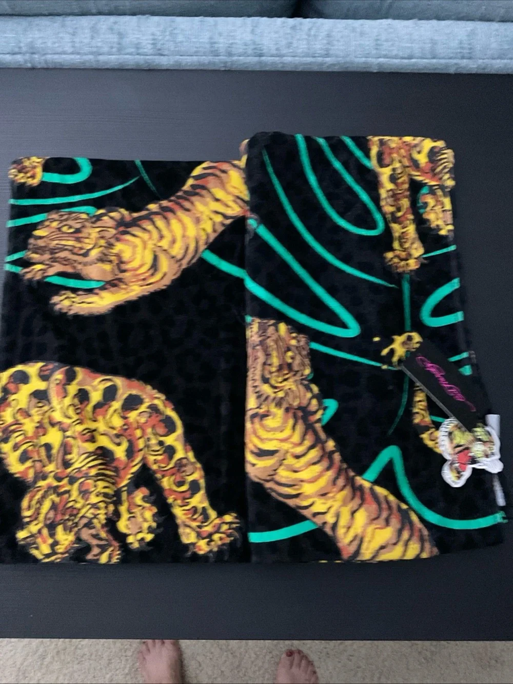 ED HARDY DESIGNS BLACK STRIPED TIGERS PRINT BEACH TOWEL 6 FEET 36x72” NWT